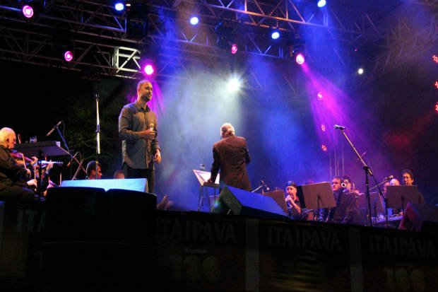 Concerto ter a presena de 39 msicos da orquestra e dois da banda que acompanha Diogo Nogueira. Foto: Tiago Godoy/Divulgao