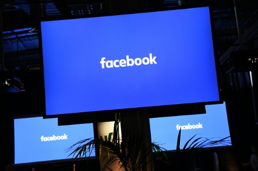 O Facebook foi alvo de críticas repetidas vezes por suprimir conteúdos importantes por considerá-los chocantes (© AFP/Arquivos Justin Tallis) O Facebook foi alvo de críticas repetidas vezes por suprimir conteúdos importantes por considerá-los chocantes (© AFP/Arquivos Justin Tallis)