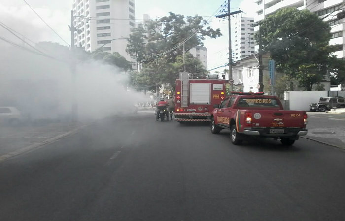 O Corpo de Bombeiros foi acionado para apagar as chamas. Foto: CTTU/ Divulgao