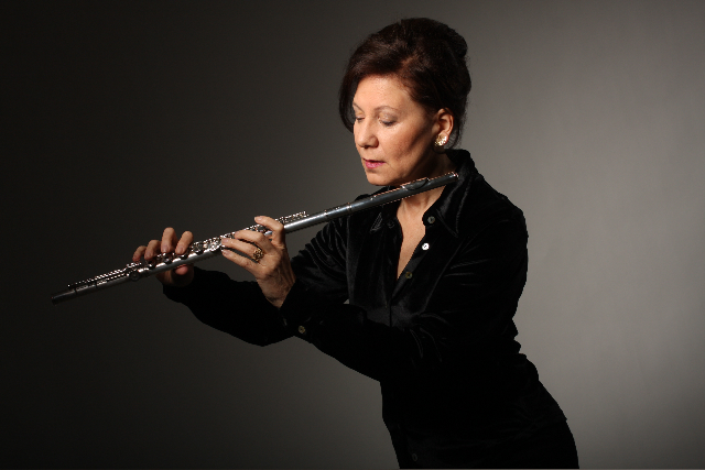 A flautista Camilla Hoitenga  um dos destaques do festival. Foto: Sonja Dierscherl/Divulgao 
