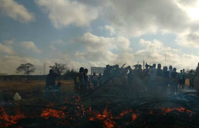 Protesto de indgenas fecha as BRs 101 e 423 em Alagoas. Foto: PRF/ Divulgao