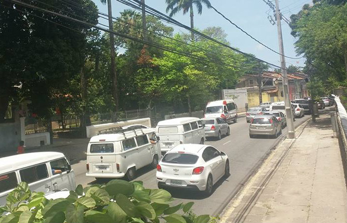 Ato fechou o trnsito da Avenida 17 de Agosto, no bairro de Apipucos, Zona Norte do Recife. Foto: Reproduo/ Facebook 