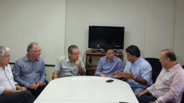 O ministro anunciou o investimento durante visita  sede da CBTU, no Recife. Foto: Henrique Souza/Esp. DP