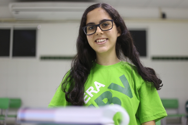 Giulia Gimino, 17 anos, do Colgio Boa Viagem, investe em simulados de redao e leituras. Foto: Anderson Freire/Esp.DP.