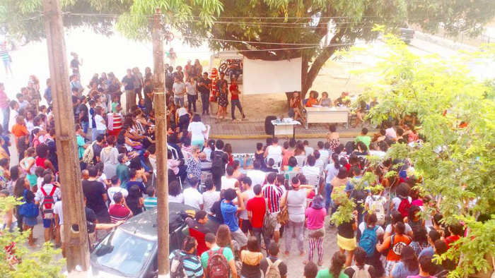 Estudantes deliberaram sobre a greve em assembleia nesta tarde. Foto: Ocupe UFRPE/Divulgao