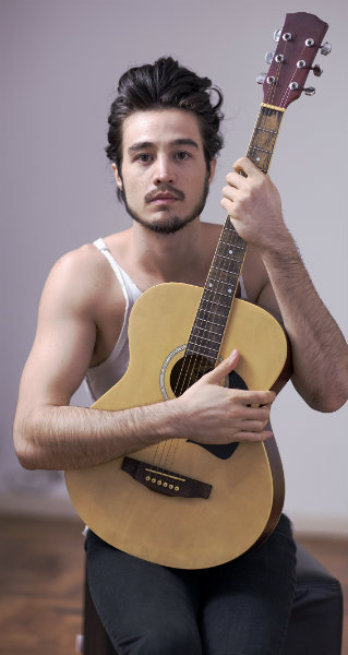 Cantor Tiago Iorc faz show no Baile Perfumado. Foto: Rafael Kent/Divulgação Cantor Tiago Iorc faz show no Baile Perfumado. Foto: Rafael Kent/Divulgação