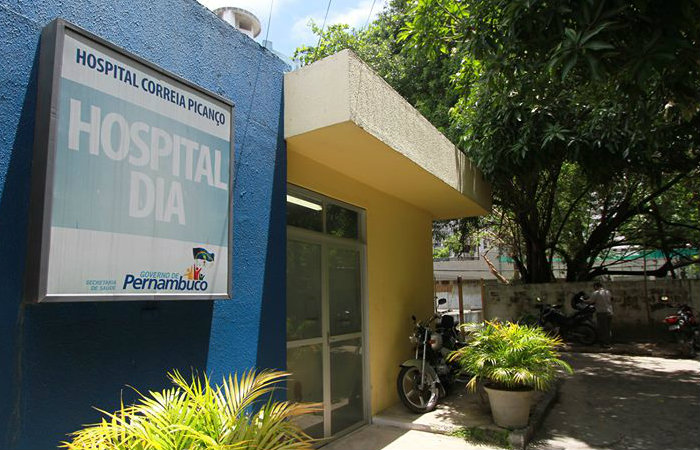 Diego Antnio Rosrio morreu no Hospital Correia Picano, no Recife. Outro detento permanece internado com suspeita da doena. Foto: Anaclarice Almeida/ DP 