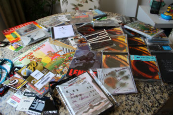 LPs, CDs, cartazes e credenciais esto entre os objetos colecionados por Alexandre. Foto: Karina Morais/DP