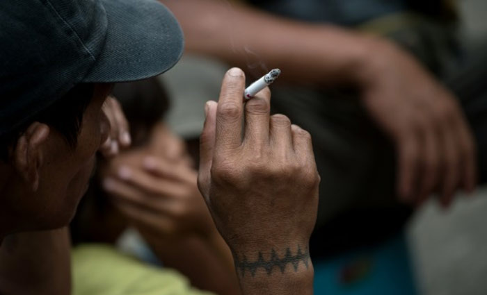 Fumar um maço de cigarros por dia provoca, em média, 150 mutações por ano nas células pulmonares. Foto: Noel Celis/AFP/Arquivos Fumar um maço de cigarros por dia provoca, em média, 150 mutações por ano nas células pulmonares. Foto: Noel Celis/AFP/Arquivos