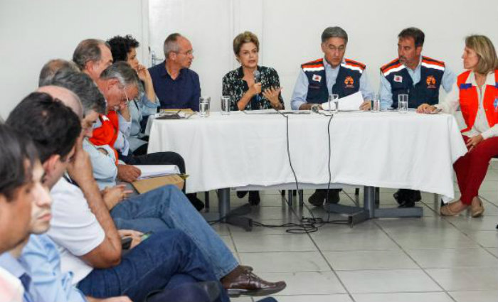 A ento presidenta Dilma Rousseff se rene com autoridades para debater os procedimentos. Foto: Ricardo Stuckert Filho/PR