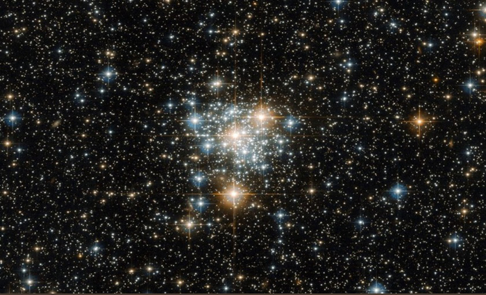 O aglomerado de estrelas NGC 299 foi descoberto pelo astrnomo John Herschel em 1834. Foto: NASA