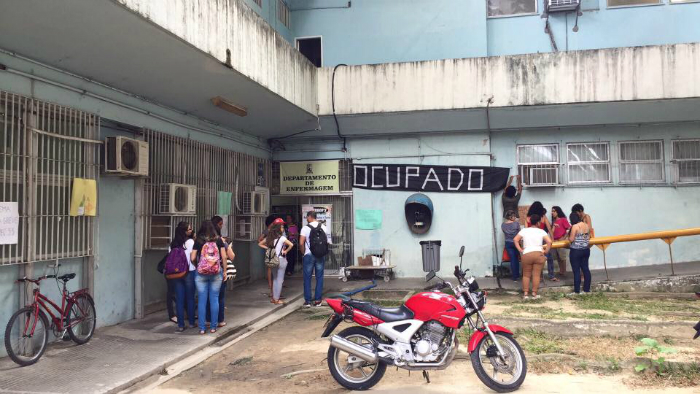 Departamento de Enfermagem foi ocupado nesta segunda. Foto: UFPE/Facebook/Divulgao