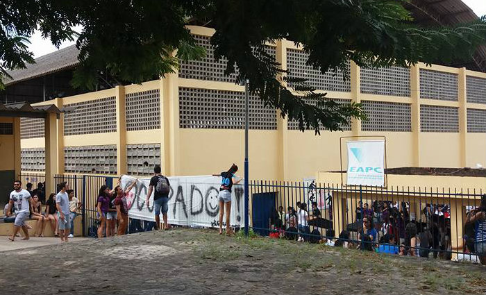 Em Nazar da Mata, estudantes ocuparam a Escola de Aplicao Professor Chaves, no campus da Mata Norte da UPE. Foto: AplicaOcupa/ Reproduo/ Facenook