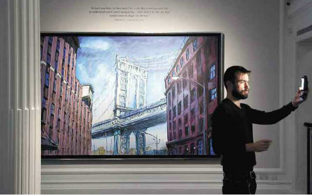 Ponte de Manhattan, em Nova York, na viso de Bob Dylan. Foto: Adrian Dennis/AFP