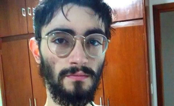 Guilherme Silva Neto, de 20 anos, estudava Matemtica da Universidade Federal de Gois (UFG). Foto: Facebook/Reproduo