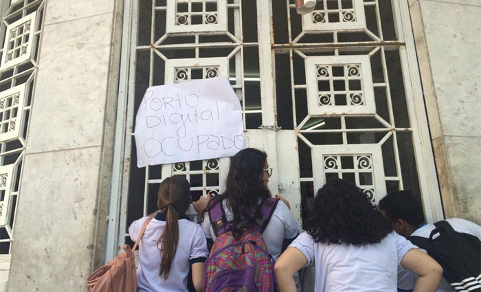 A ocupao da escola est dividindo a opinio dos estudantes. Foto: Luiza Bessa/ Esp DP