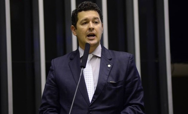Betinho Gomes votou contra a emenda, mas criticou postura dos procuradores do MPF, que ameaaram renunciar s investigaes, mesmo sendo servidores pblicos Divulgao/Cmara dos Deputados
