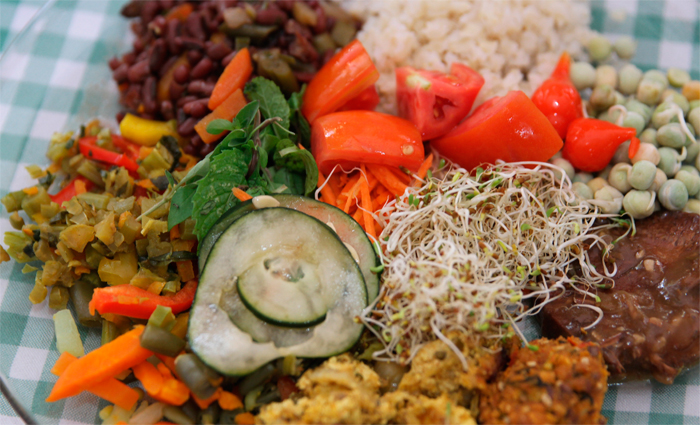 Receitas veganas são saborosas, nutricionalmente adequadas e atraem quem tem vontade de comer algo diferente. Foto: Nando Chiappetta/DP Receitas veganas são saborosas, nutricionalmente adequadas e atraem quem tem vontade de comer algo diferente. Foto: Nando Chiappetta/DP