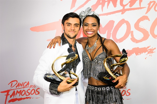 Felipe Simas e a bailarina Carol Agnelo danaram tango e samba neste domingo. Foto: Globo/Divulgao