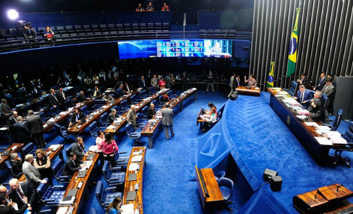 Sesso do Senado Federal que aprovou o projeto que d efetividade ao limite de remunerao imposto pela Constituio aos agentes pblicos, acabando com os supersalrios. Foto: Jonas Pereira/Agncia Senado (Sesso do Senado Federal que aprovou o projeto que d efetividade ao limite de remunerao imposto pela Constituio aos agentes pblicos, acabando com os supersalrios. Foto: Jonas Pereira/Agncia Senado)