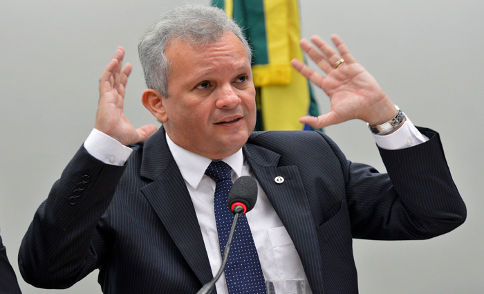 Ex-ministro de Dilma será candidato à presidência da ...