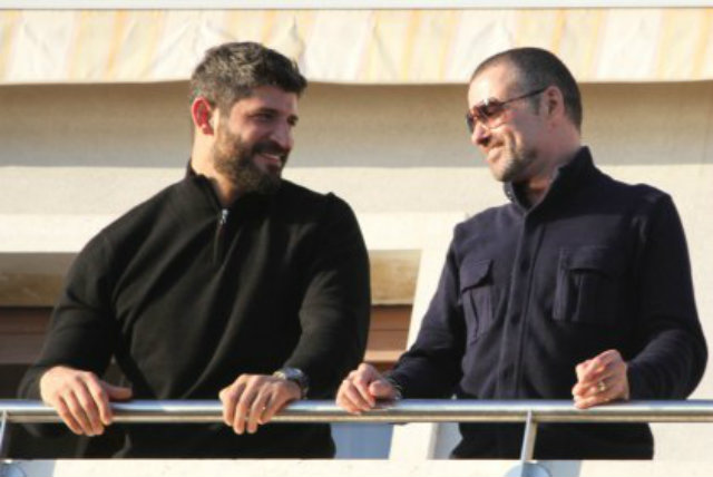 George Michael e Fadi Fawaz, que  cabeleireiro, estavam juntos desde 2011. Foto: Nikos Vinieratos/Metro