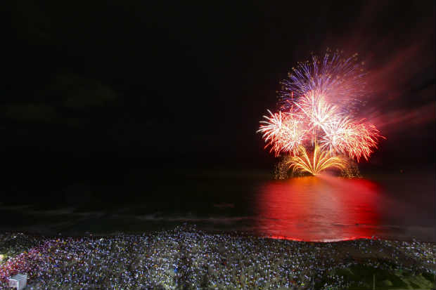 Prais do Pina e Boa Viagem, no Recife, recebero a queima de fogos a partir da 0h para celebrar 2017. Foto: Paulo Paiva/DP