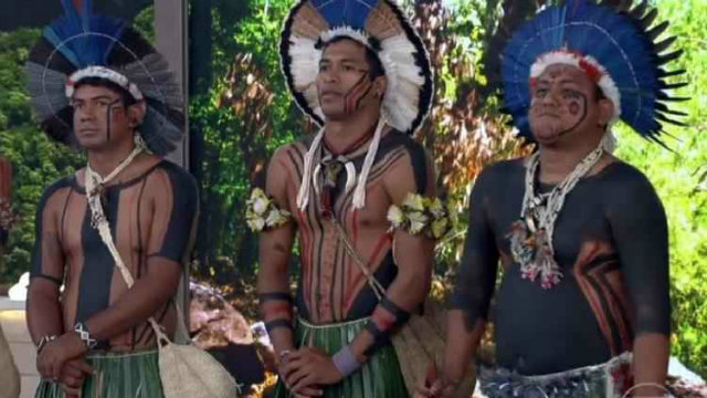 ndios da tribo fulni- realizam ritual desejando energias positivas  Ftima Bernardes. Foto: Rede Globo/Reproduo