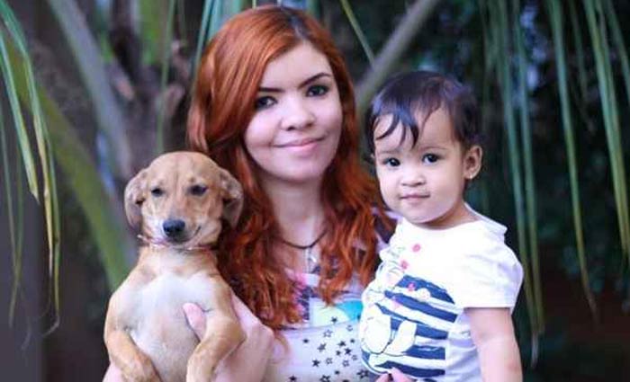 Amina Freitas presenteou a pequena Anya com a adorvel vira-lata Diana. Foto: Arquivo Pessoal