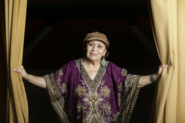 Atriz e diretora, de 83 anos, se apresenta pela primeira vez no Teatro Luiz Mendona, casa de espetculos que leva o nome de seu ex-marido. Crdito: Igo Bione/Especial para o Diario