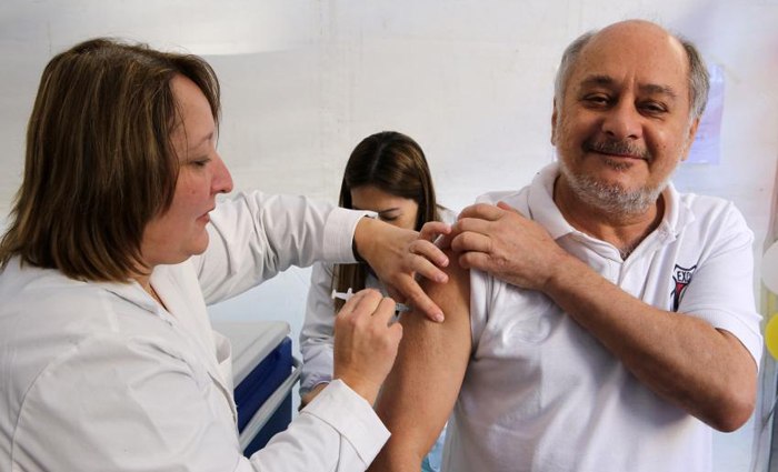 A recomendação para a população é manter em dia a vacinação contra a febre amarela, disponibilizada gratuitamente nos postos de saúde. Foto: Cesar Brustolin/SMCS A recomendação para a população é manter em dia a vacinação contra a febre amarela, disponibilizada gratuitamente nos postos de saúde. Foto: Cesar Brustolin/SMCS