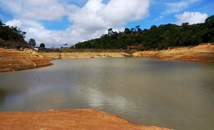 A barragem est operando com apenas 5% da sua capacidade. Foto:Compesa/Divulgao