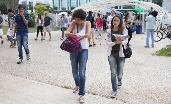 Braslia - Em dezembro, cerca de 6 milhes de estudantes fizeram as provas do Exame Nacional do Ensino Mdio em todo pas. Foto: Marcello Casal/Agncia Brasil