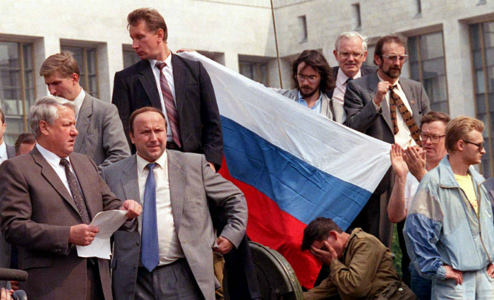 Boris Yeltsin se dirige  multido do alto de um tanque em Moscou durante a tentativa de golpe de Estado de agosto na URSS. Foto: Arquivo/AFP Photo (Boris Yeltsin se dirige  multido do alto de um tanque em Moscou durante a tentativa de golpe de Estado de agosto na URSS. Foto: Arquivo/AFP Photo)