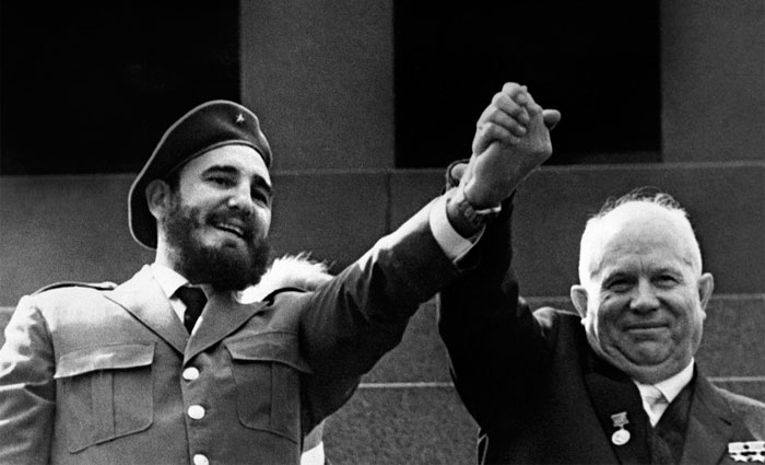 Fidel Castro com o premi da URSS, Nikita Kruschev, nos anos 60. Foto: AFP Photo/Arquivos