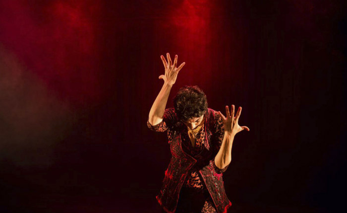 Bailarina e coregrafa, Maria Paula Costa Rego resgata arqutipos dos orixs em sua nova coreografia, com direo de Eric Valena. Crdito: Iagor Peres/Divulgao
