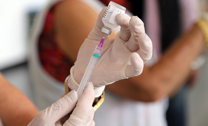 No último semestre de 2016, o Ministério da Saúde enviou 1,7 milhão de doses da vacina e outras 400 mil doses neste ano. Foto: Osnei Restio/Prefeitura de Nova Odessa (No último semestre de 2016, o Ministério da Saúde enviou 1,7 milhão de doses da vacina e outras 400 mil doses neste ano. Foto: Osnei Restio/Prefeitura de Nova Odessa) No último semestre de 2016, o Ministério da Saúde enviou 1,7 milhão de doses da vacina e outras 400 mil doses neste ano. Foto: Osnei Restio/Prefeitura de Nova Odessa (No último semestre de 2016, o Ministério da Saúde enviou 1,7 milhão de doses da vacina e outras 400 mil doses neste ano. Foto: Osnei Restio/Prefeitura de Nova Odessa)