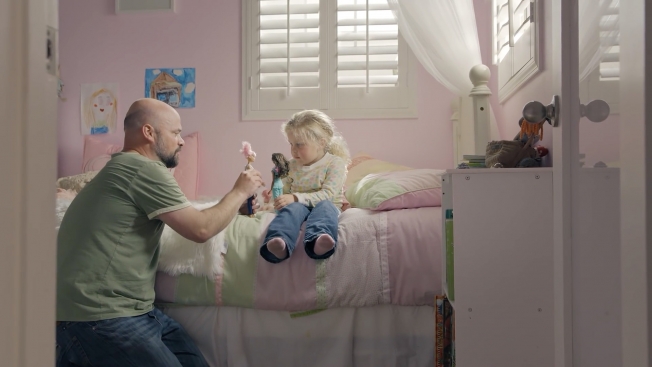 De acordo com a vice-presidente de marketing da empresa, a campanha utilizou exemplos reais de pais e filhas. Foto: Youtube/Reproduo