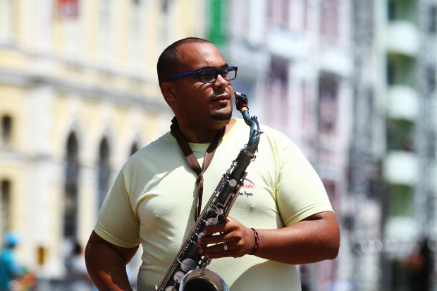 Tiago Alves valoriza a interao entre Orquestra Guabiraba e a comunidade onde ela nasceu. Crdito: Peu Ricardo/DP
