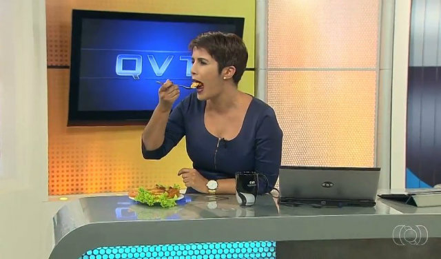 Apresentadora aprovou a surpresa gastronmica que a esperava no estdio. Foto: Rede Globo/Reproduo