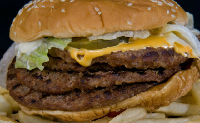 Hamburguer  um dos maiores representes da comida rpida. Foto: AFP/Arquivos Paul J. Richards/Reproduo