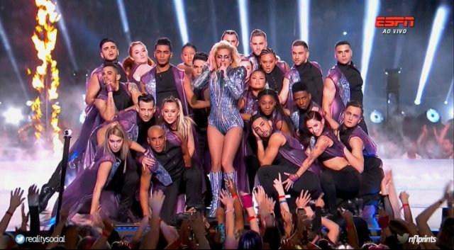 Gaga apresentou os principais hits da carreira em show repleto de efeitos especiais. Foto: ESPN/Reproduo