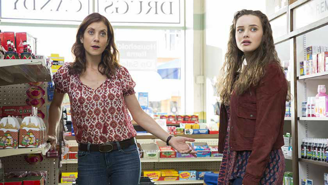 Kate Walsh interpreta a me de Hannah Baker (Katherine Langford) na nova srie da Netflix. Foto: Netflix/Divulgao