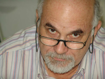 Escritor de 69 anos nasceu em Bezerros e lanou o livro em 2007. Foto: Facebook/Reproduo