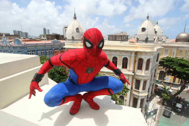 O Viver convidou o Homem-Aranha para ensaio no Marco Zero. Foto: Nando Chiappetta/DP