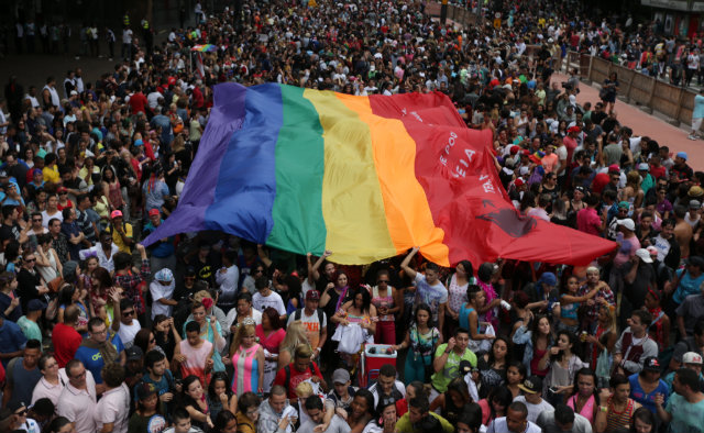 Como forma de enfrentamento e empoderamento, h um roteiro de eventos - dentre blocos e festas fechadas - voltados para o pblico LGBTT. Foto: Paulo Pinto/Divulgao