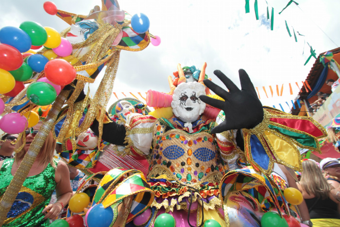 Papangus fazem a festa no terceiro maior carnaval do estado. Foto: Annaclarice Almeida/DP