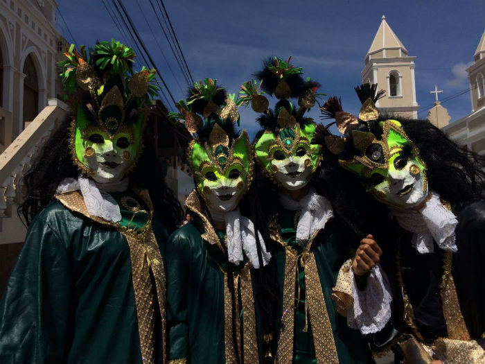 Grupo de bailarinos quis levar a 'moda antiga' ao carnaval de Bezerros. Foto: Paulo Paiva/DP.