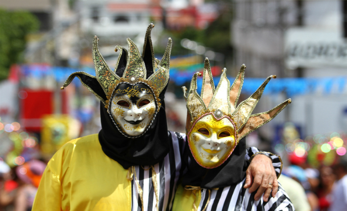 Casal trouxe as fantasias da Itlia, direto para o Carnaval de Bezerros, Foto: Paulo Paiva/DP