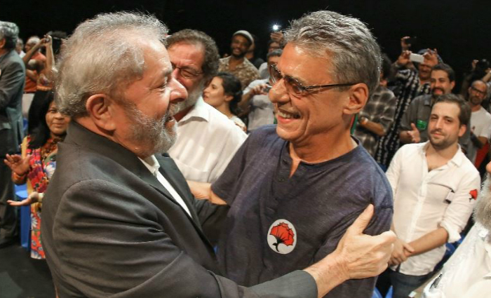 Lula e Chico Buarque durante ato contra o impeachment da ento presidente Dilma Rousseff Foto: Ricardo Stuckert/Instituto Lula